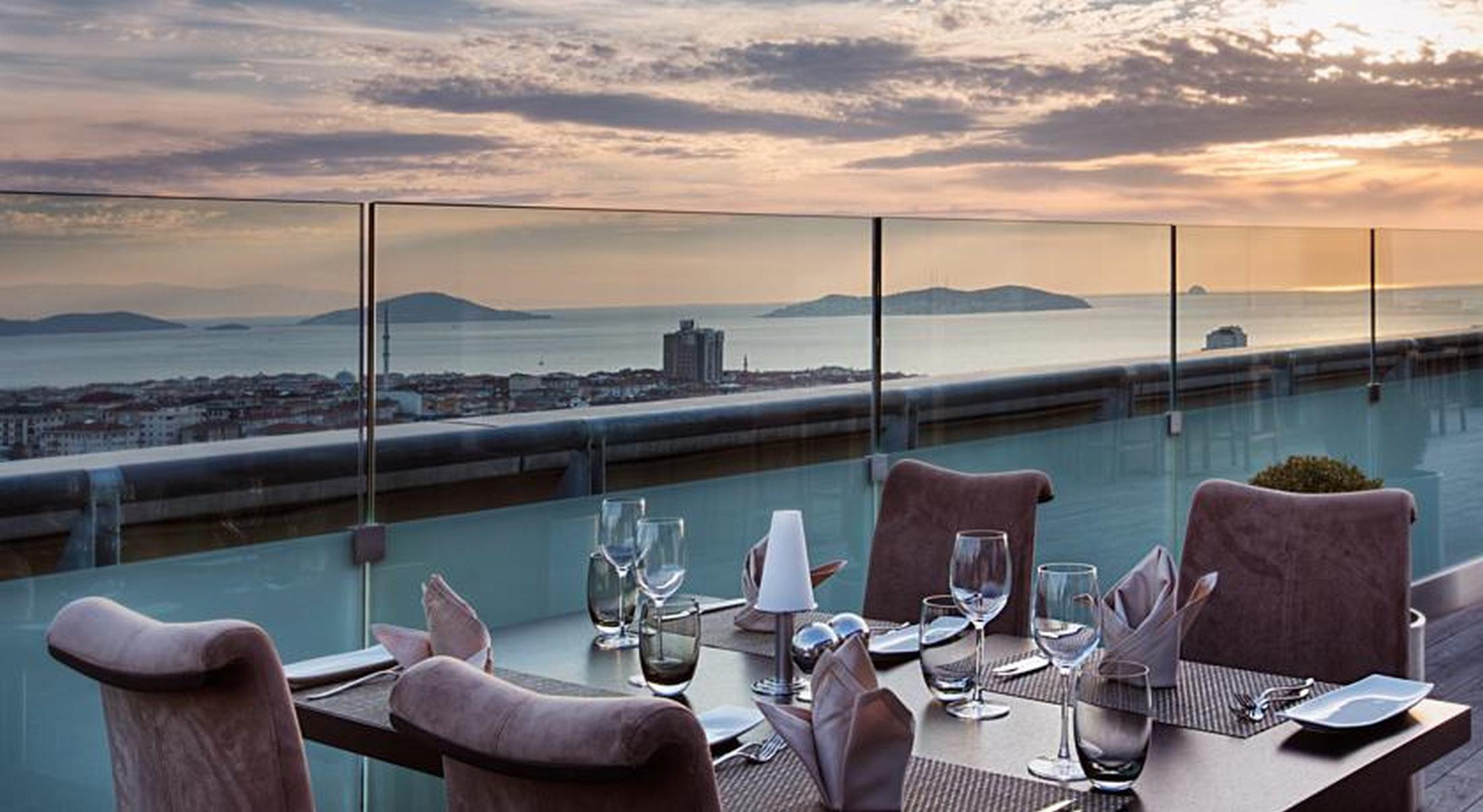 Dedeman Bostanci Istanbul Hotel&Convention Center Esterno foto View from the restaurant