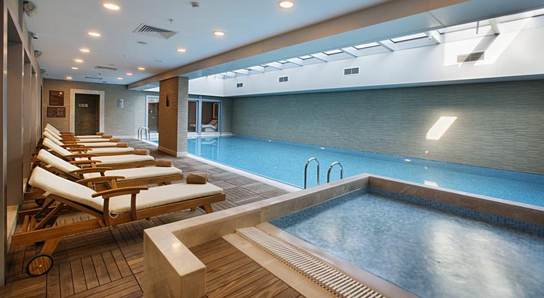 Dedeman Bostanci Istanbul Hotel&Convention Center Esterno foto The swimming pool at the hotel