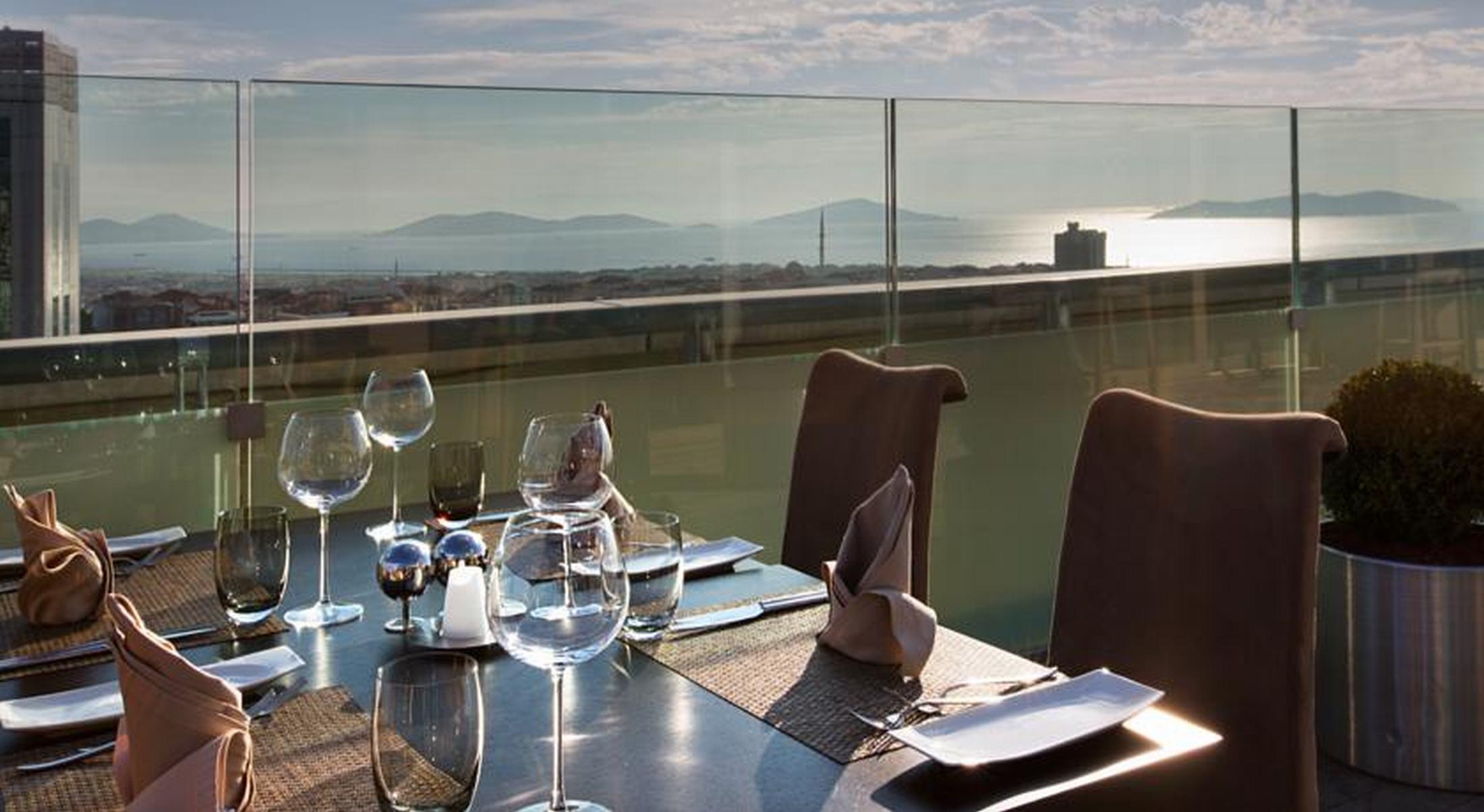 Dedeman Bostanci Istanbul Hotel&Convention Center Esterno foto View from the restaurant