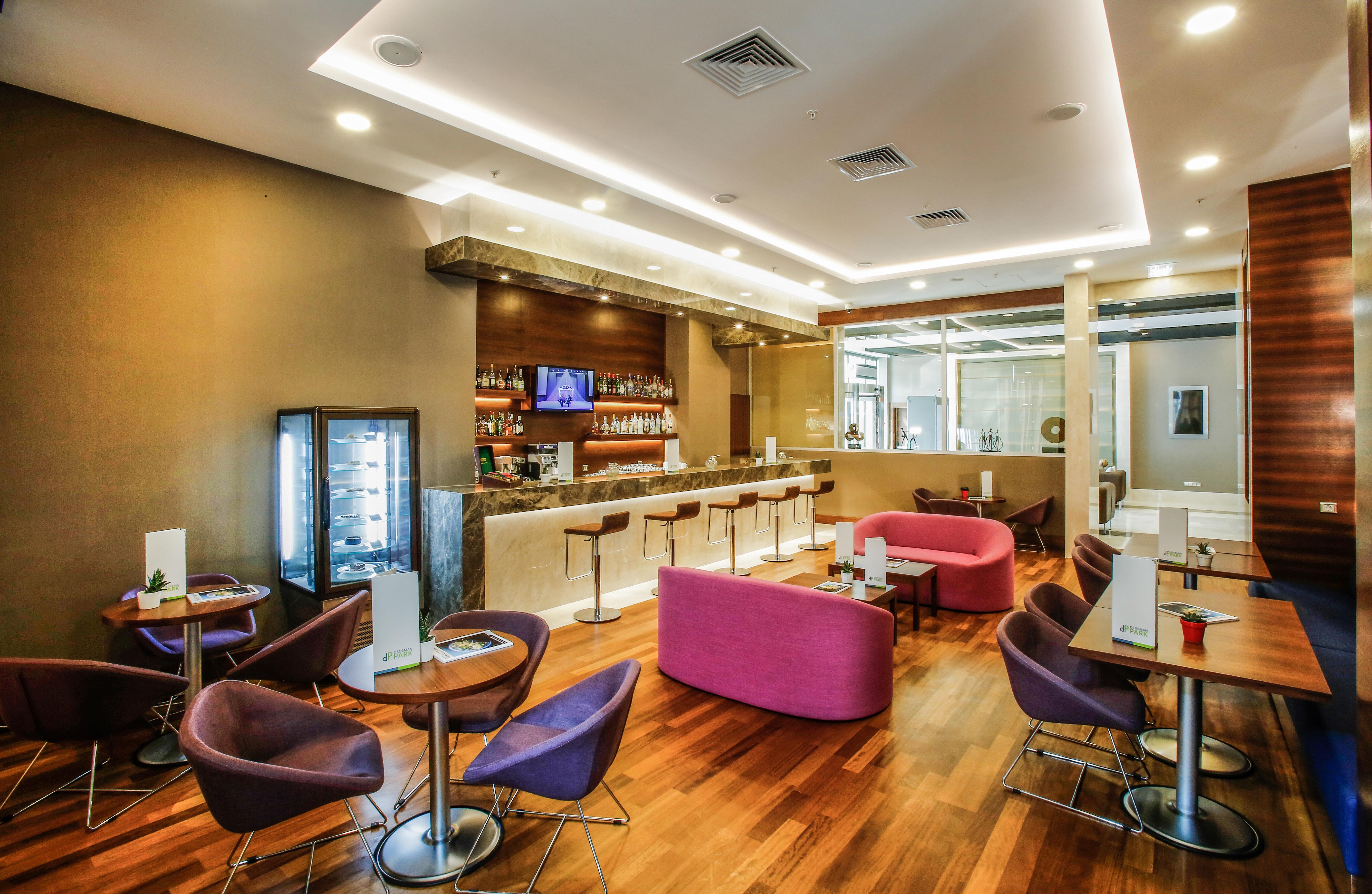 Dedeman Bostanci Istanbul Hotel&Convention Center Esterno foto The lounge at the airport